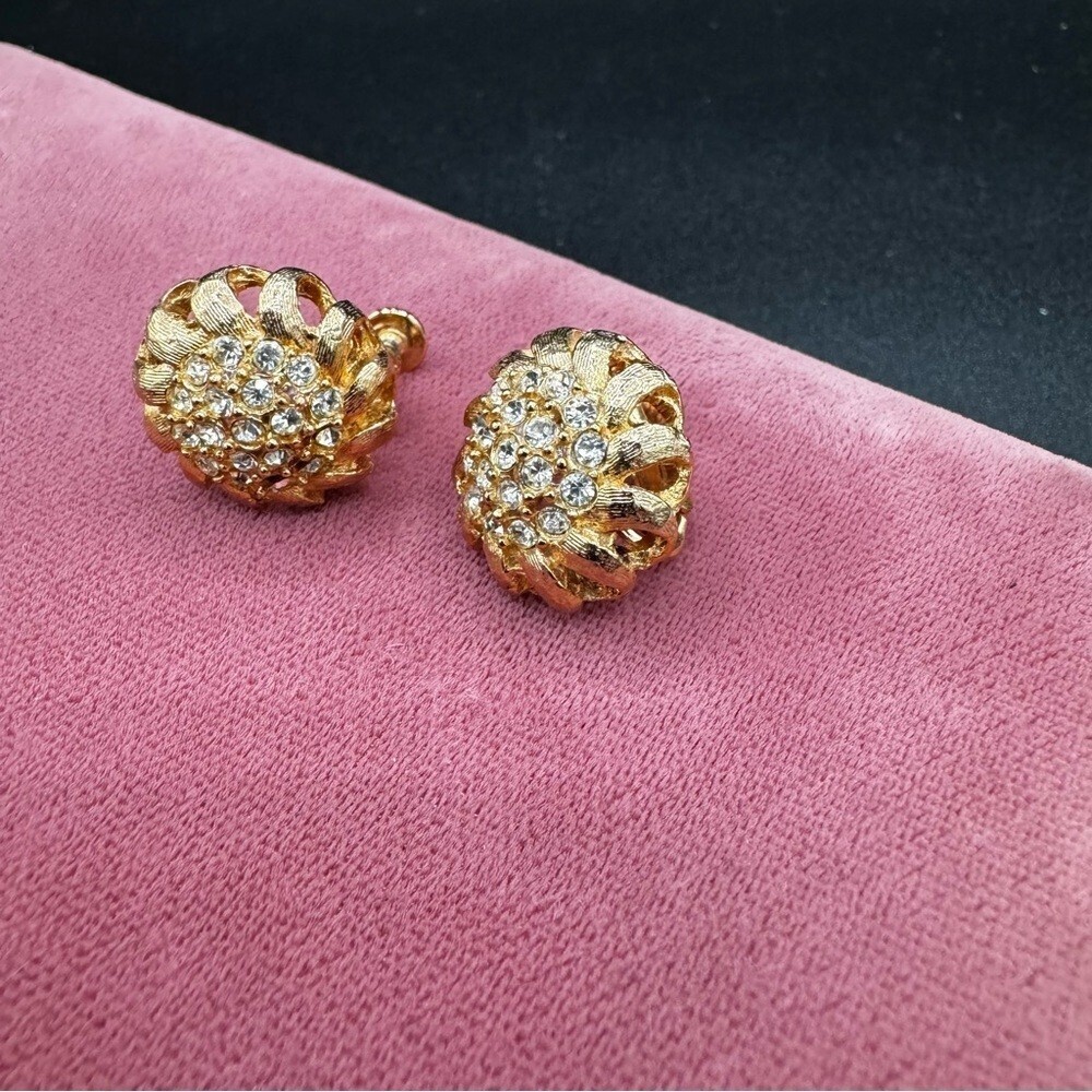 NWT Vintage Sparkly Gold Tone Dome Shaped Screw back Earrings